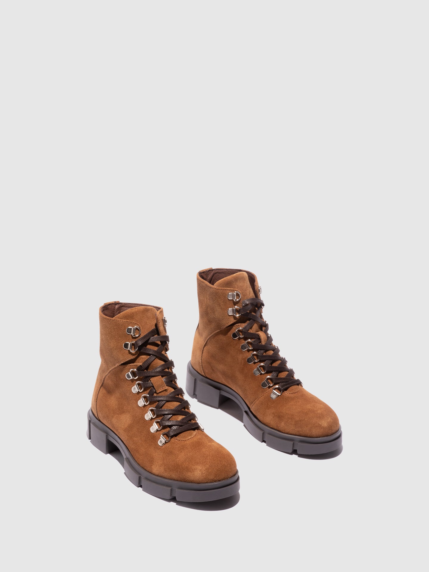 Fungi Botins com Atacadores em Camel